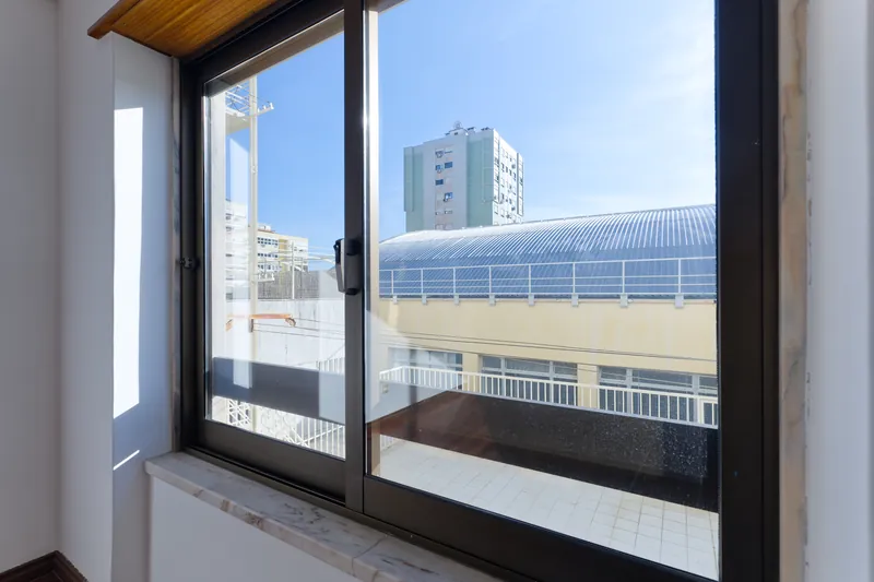 Janela com vista sobre a envolvente